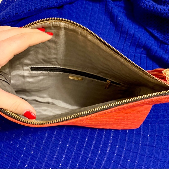 BCBGmaxazria clutch. 100% leather. No scratches. - Picture 6 of 9